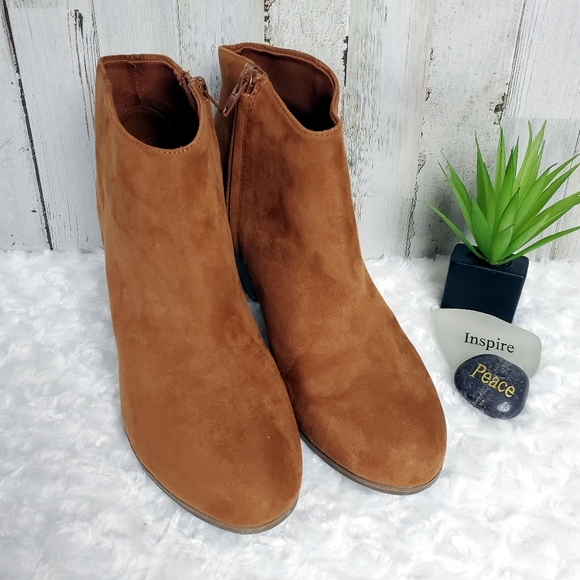 Old Navy Suede Heeled Booties Size 9 - Picture 2 of 10